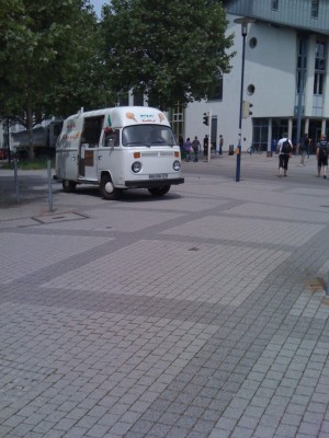 Eisbus vor meiner Hochschule in Mannheim: