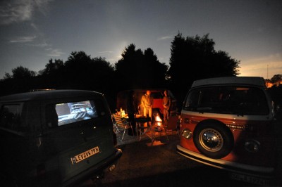 von links: Taubenschiss, Lackopfer und Frickelcamper ( und in der Mitte Marc und Andreas )