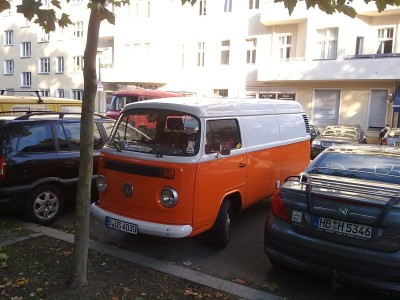 Ja, das ist ein T2c. Was mich gewundert hat, der Auspuff lief wie bei den wassergekühlten (ein verstecktes Endrohr nach unten)! Deutet das auf nen Umbau hin oder hatten die letzten Luft T2c ne andere Auspufflösung?