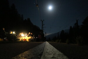 IMG_6107.JPG (3.99 MiB) 2720 mal betrachtet Der geselligste Outdoor-Abend der Reise auf dem Bahnsteig Plenk