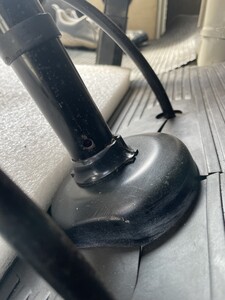 IMG_5085.jpeg (2.87 MiB) 1387 mal betrachtet Gummiring hochgeschoben, Löcher sichtbar.