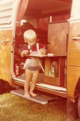 Hier der Sohn des Erstbesitzers 1975 im Westi.