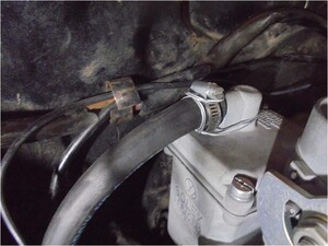 Vergaser Röhrchen Sicherung.jpg