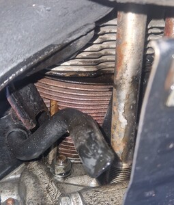 Woher könnte das Öl am Zylinderkopf und am Zylinderfuß herkommen?