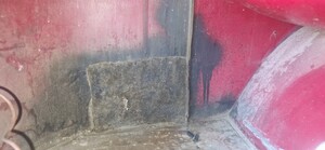 Linke hintere Ecke unter der Reserveradmulde