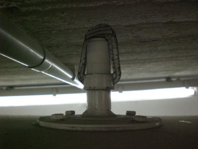 ...wegen dem scheiss knubbel passt die karre nicht mal richtig in die (sauniedrige) garage!